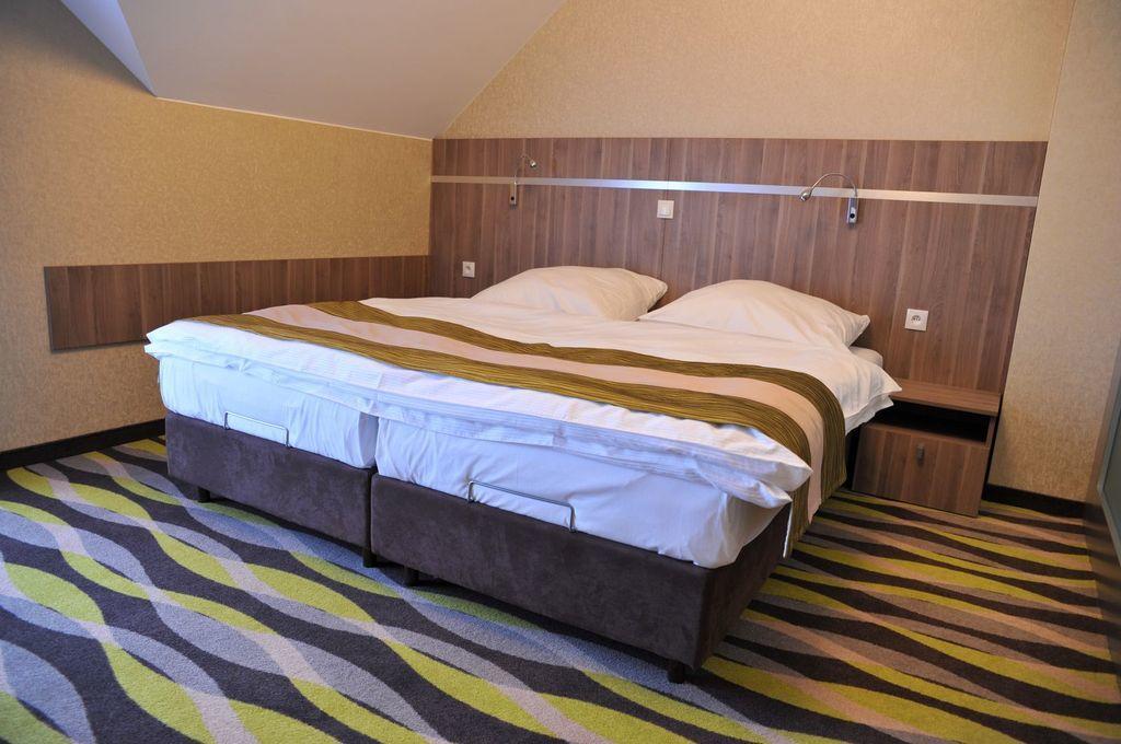 Oswald Arena Hotell Jemielnica Eksteriør bilde