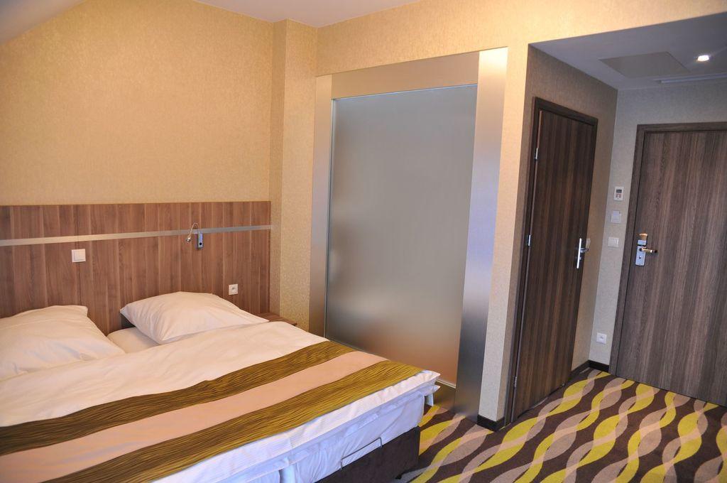 Oswald Arena Hotell Jemielnica Eksteriør bilde